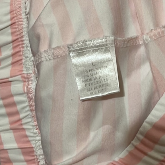 Bundle of 4 pajama bottoms. Size medium. 1 Top. Total of 5 - Picture 14 of 15